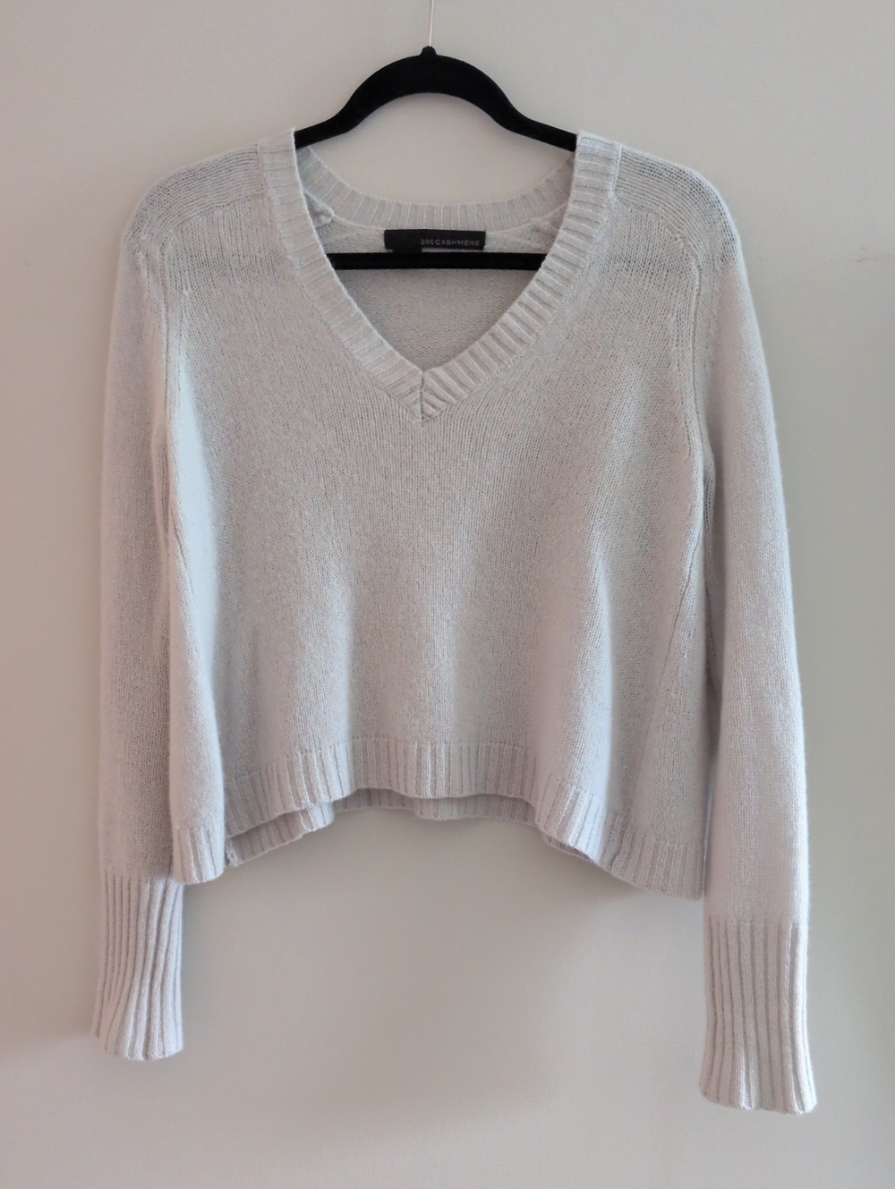 360 Cashmere Cropped Boxy V-Neck Pullover Sweater Light Gray Small/Extra small